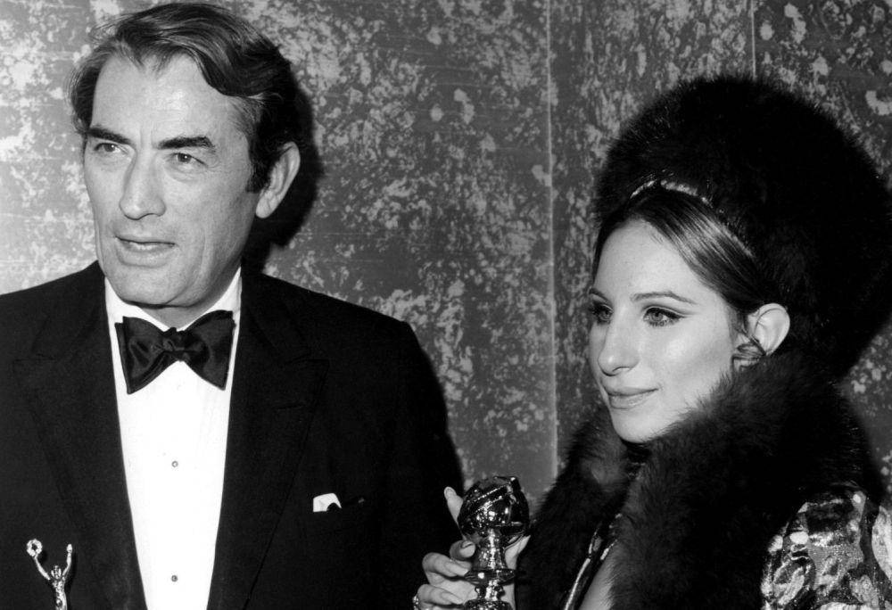 Gregory Peck dan Barbra Streisand pada Golden Globe Awards, 1969 (commons.wikimedia.org/Unknown author)