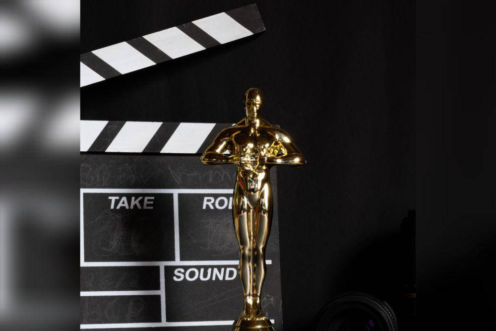 patung piala Oscar (unsplash.com/Mirko Fabian)