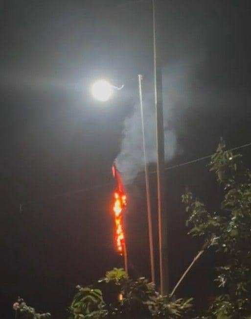 Video aksi pembakaran bendera PDIP di Ngajum, Kabupaten Malang. (IDN Times/Rizal Adhi Pratama)