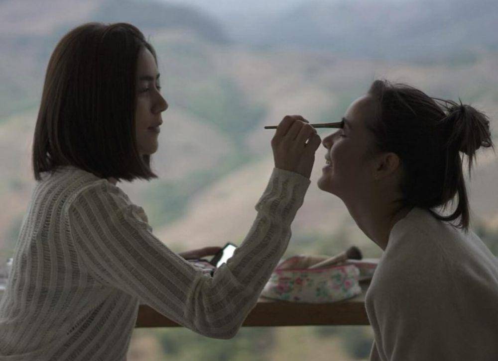 potret persahabatan Urassaya Sperbund dan Kimmy Kimberley (instagram.com/urassayas)