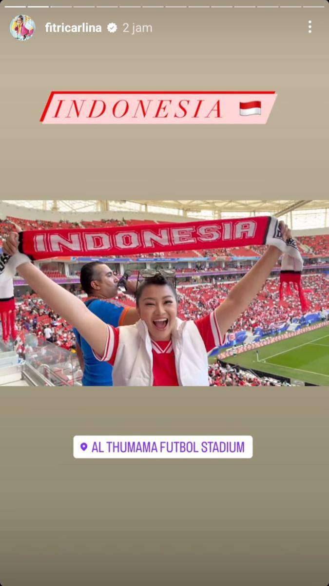 potret Fitri Carlina nonton timnas Indonesia (instagram.com/fitricarlina)
