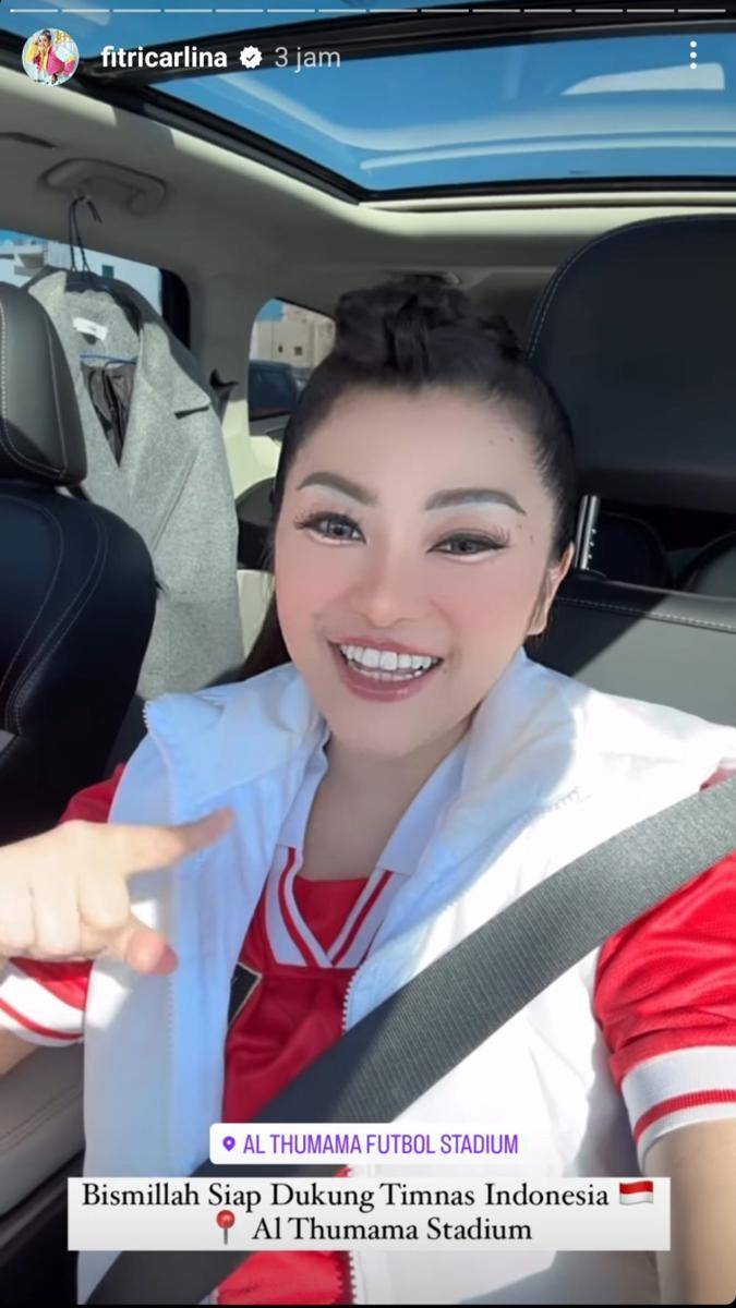 potret Fitri Carlina nonton timnas Indonesia (instagram.com/fitricarlina)
