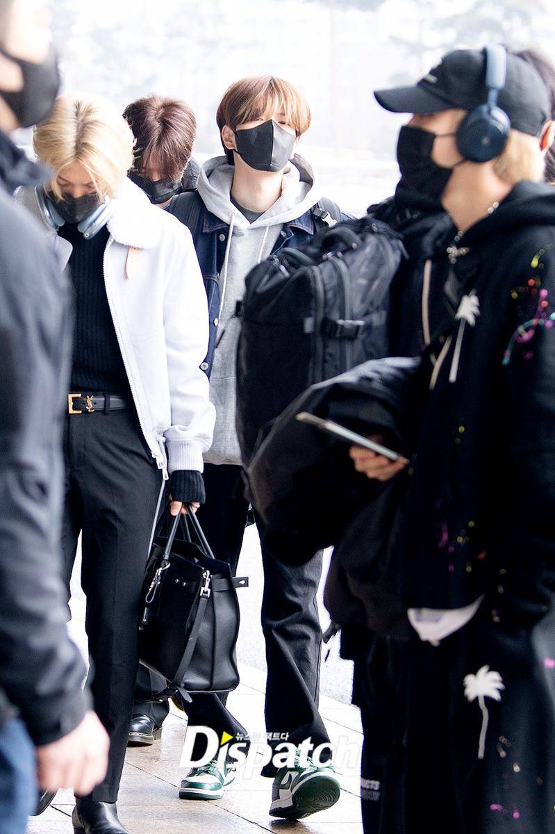padu padan outwear ala Seungmin Stray Kids (dok. dispatch.co.kr/Jeong Young Woo)
