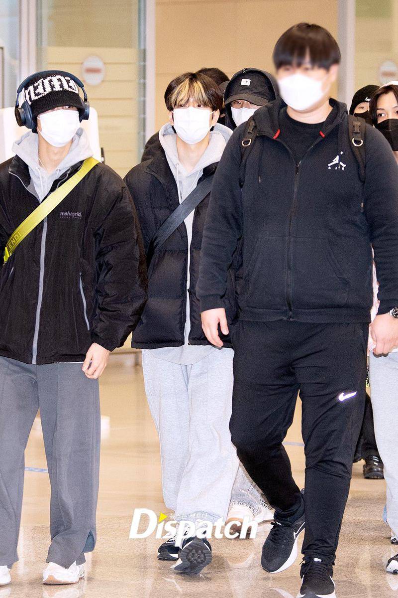 padu padan outwear ala Seungmin Stray Kids (dok. dispatch.co.kr/Jeong Young Woo)