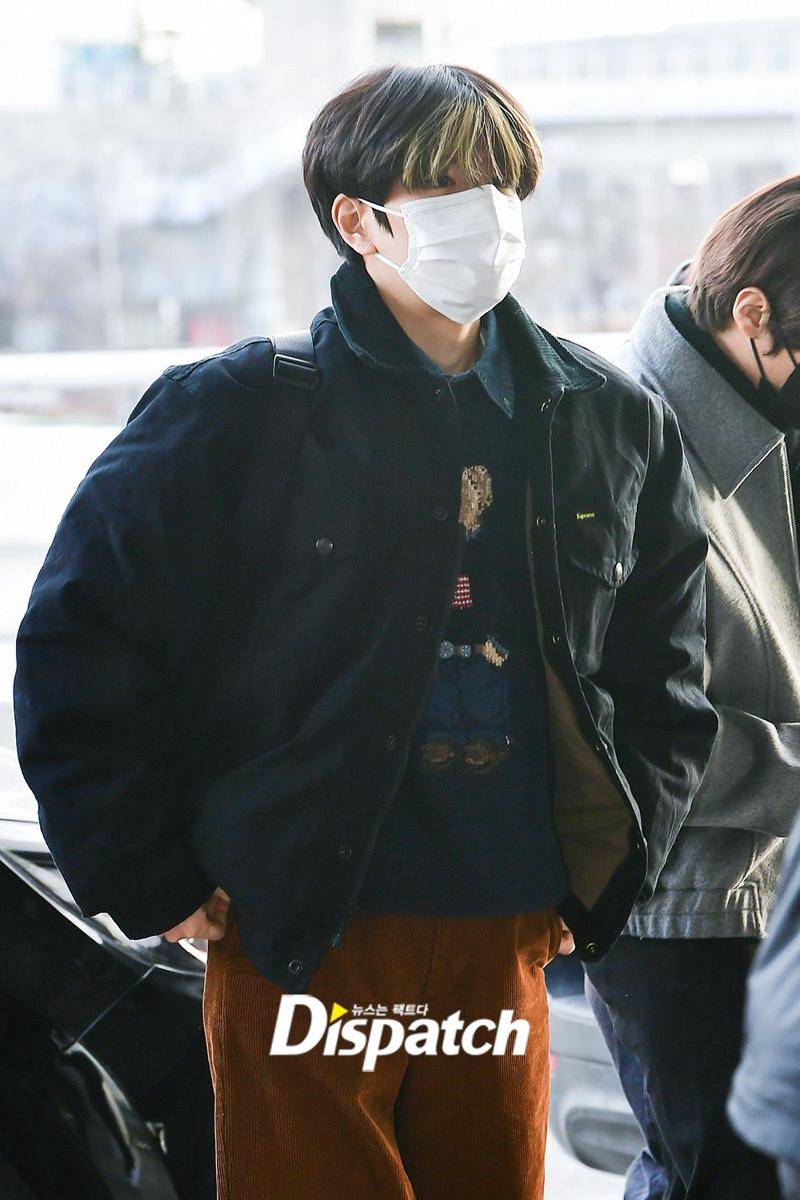 padu padan outwear ala Seungmin Stray Kids (dok. dispatch.co.kr/Oh Min Agija)