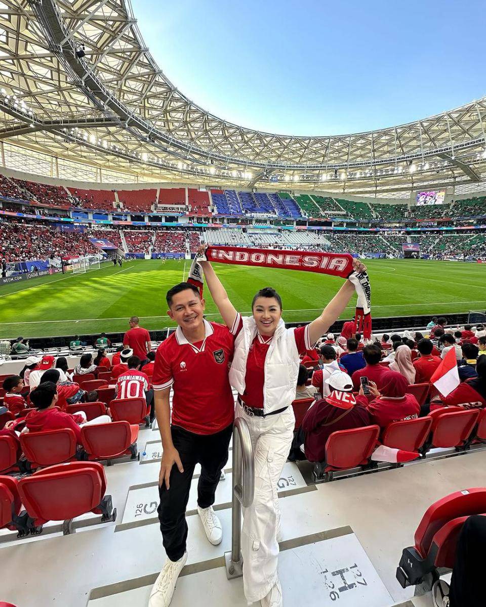 potret Fitri Carlina nonton timnas Indonesia (instagram.com/fitricarlina)