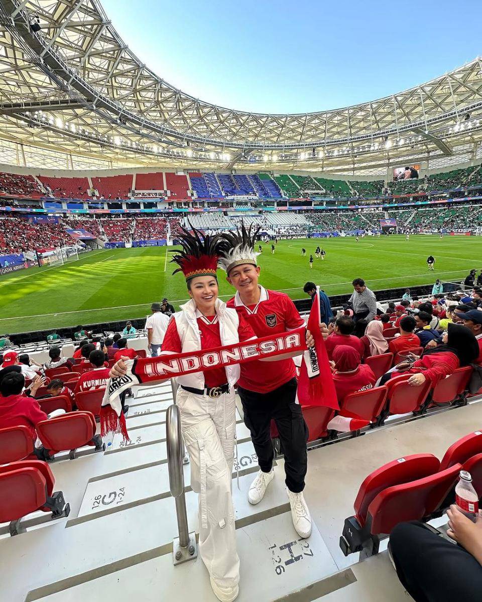 potret Fitri Carlina nonton timnas Indonesia (instagram.com/fitricarlina)