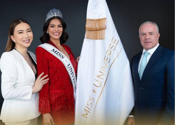 Potret Pemenang Miss Universe 2023 Bersama Pemilik Miss Universe Organization (Instagram.com/annejkn.official)
