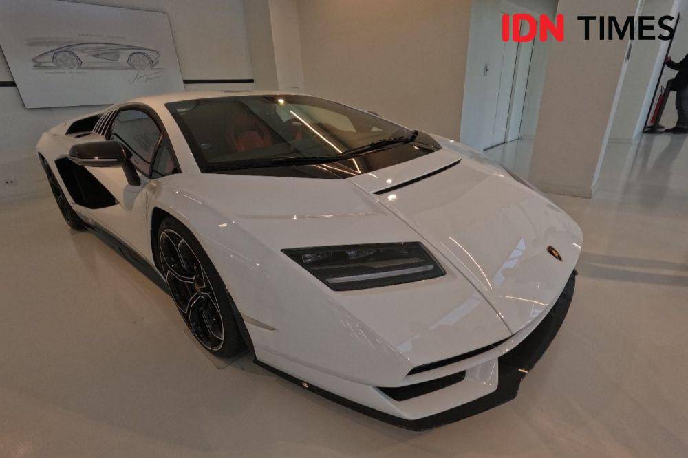 Koleksi Supercar dari masa ke masa di Museum Lamborghini, Bologna, Italia. (IDN Times/Satria Permana)