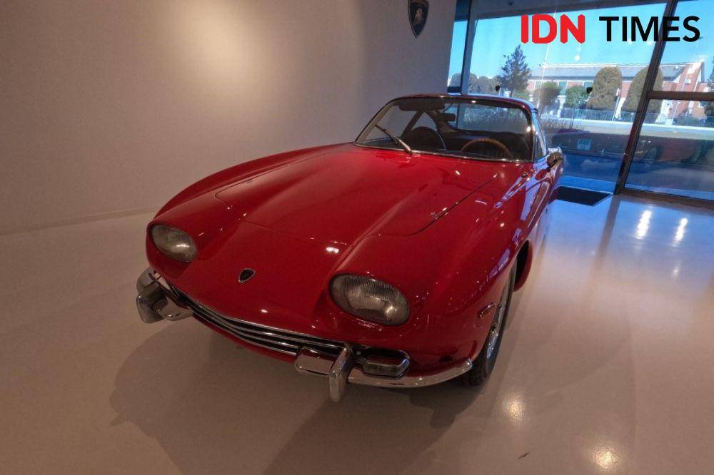 Koleksi Supercar dari masa ke masa di Museum Lamborghini, Bologna, Italia. (IDN Times/Satria Permana)