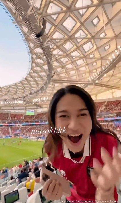 potret WAGs timnas nonton pasangannya (instagram.com/azizahsalsha_)