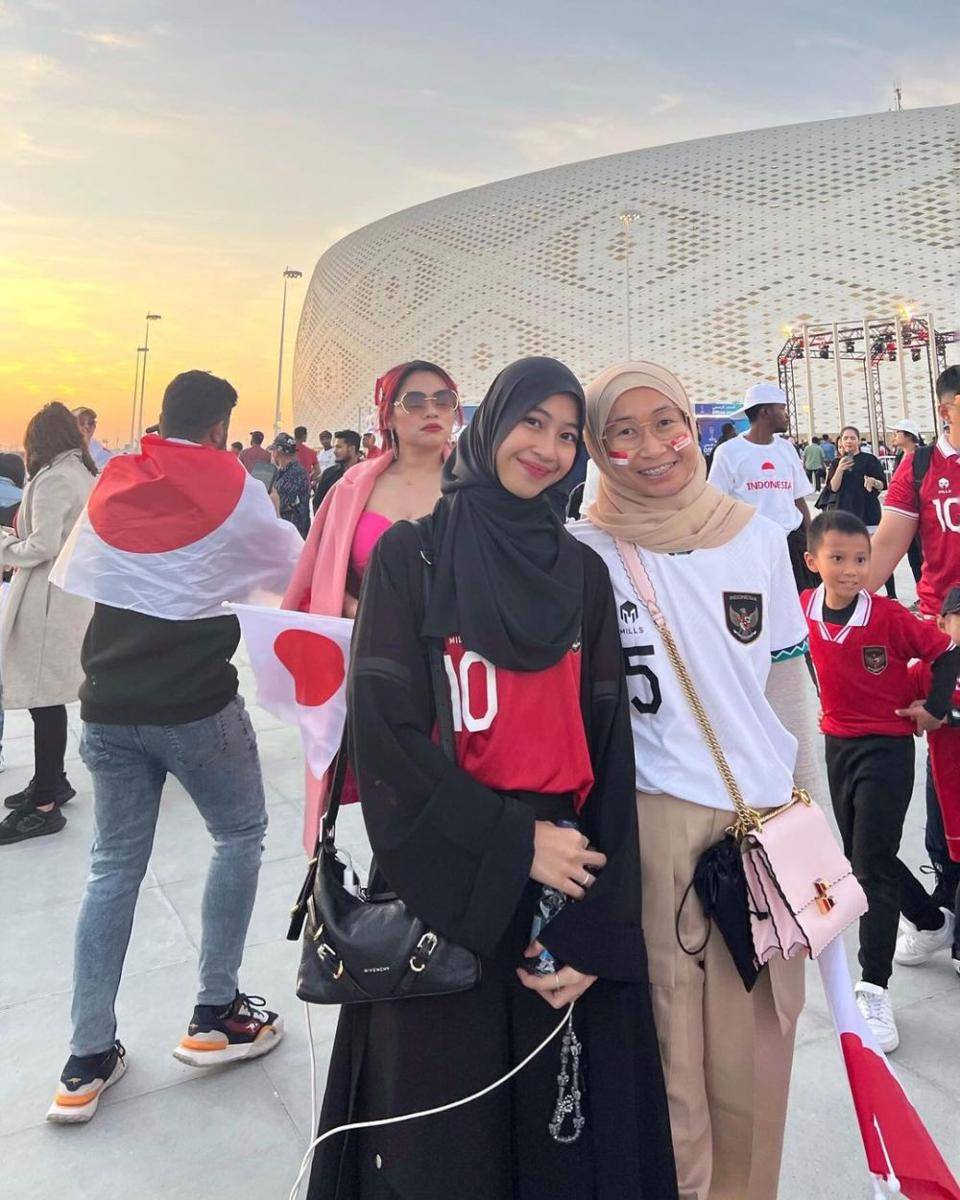 potret WAGs timnas nonton pasangannya (instagram.com/dewivinandita)