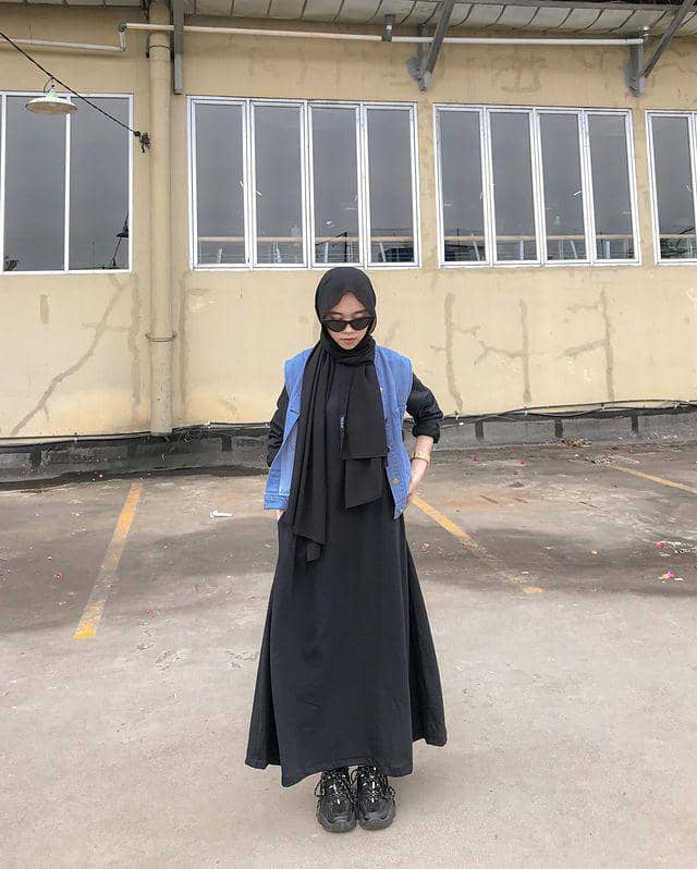 layering outfit ala Ulya Salsabila (instagram.com/ulyaslsss__)