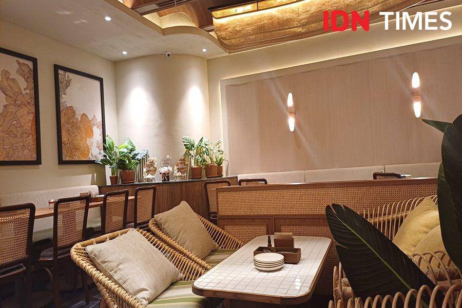 Suasana makan di East Quarter, Jakarta (IDN Times/Dhiya Awlia Azzahra)