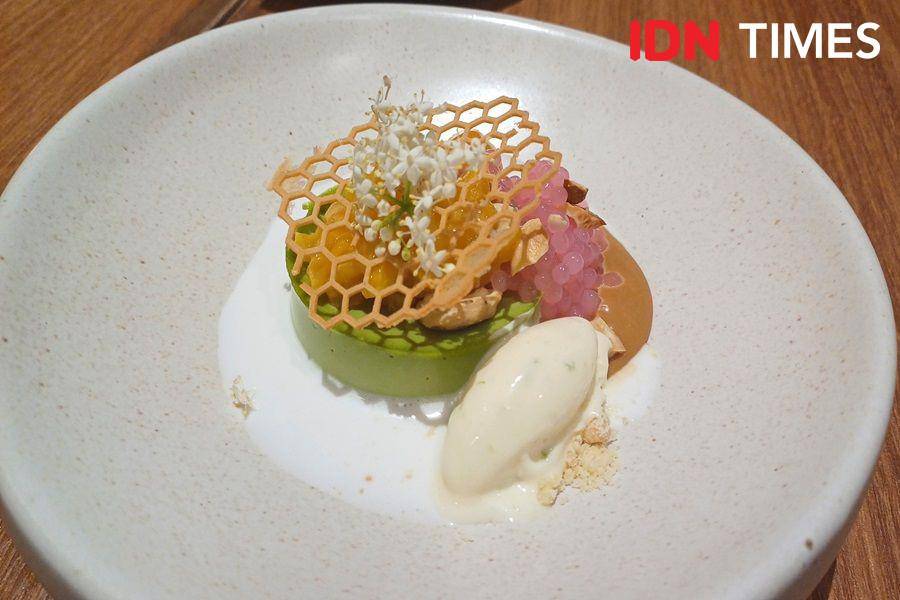 Ilustrasi menu di East Quarter, Jakarta (IDN Times/Dhiya Awlia Azzahra)