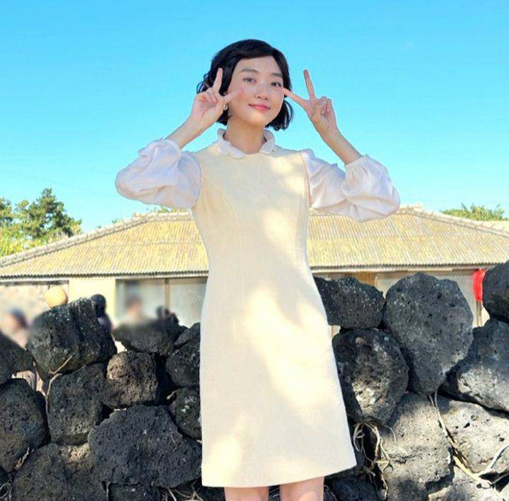 Oh Woo Ri di balik layar Welcome to Samdalri (instagram.com/sarament_official)