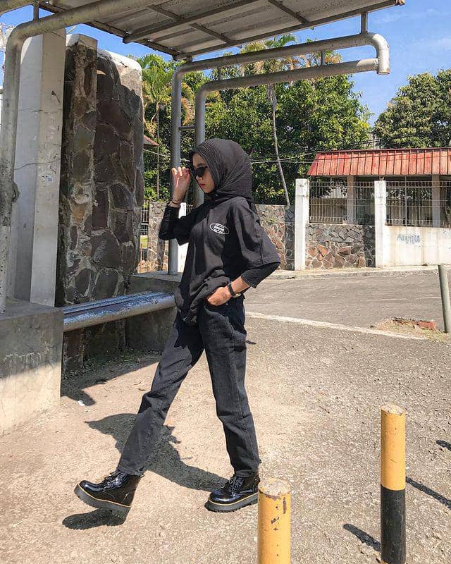 layering outfit ala Ulya Salsabila (instagram.com/ulyaslsss__)