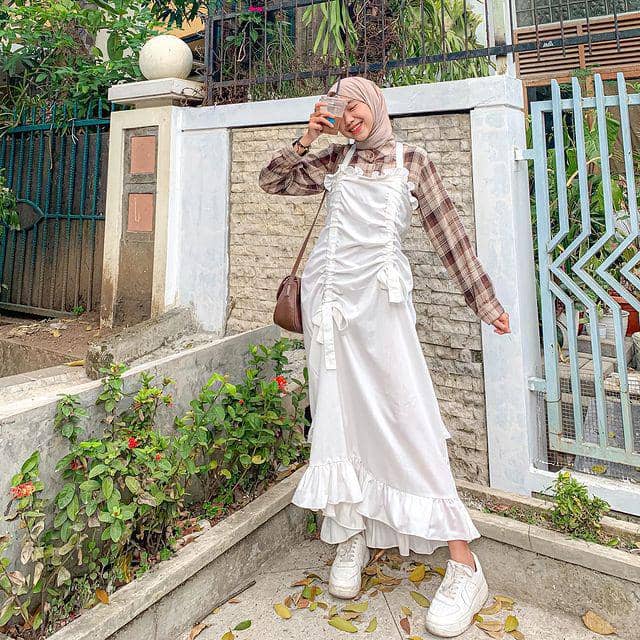 layering outfit ala Ulya Salsabila (instagram.com/ulyaslsss__)