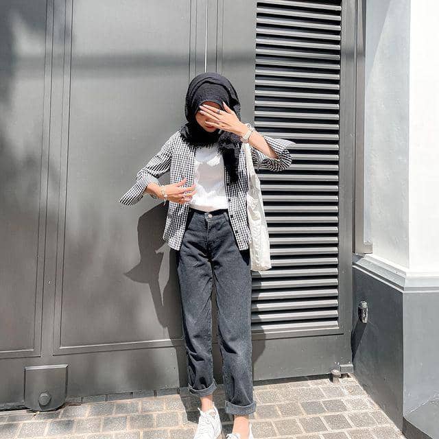 layering outfit ala Ulya Salsabila (instagram.com/ulyaslsss__)