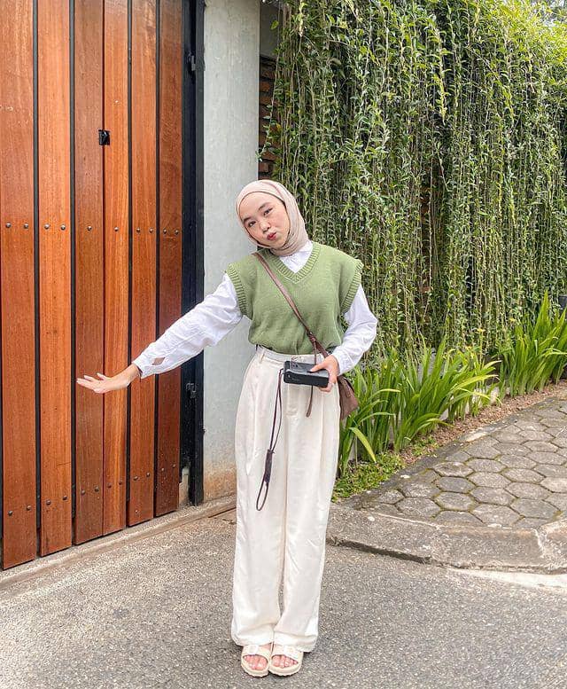 layering outfit ala Ulya Salsabila (instagram.com/ulyaslsss__)