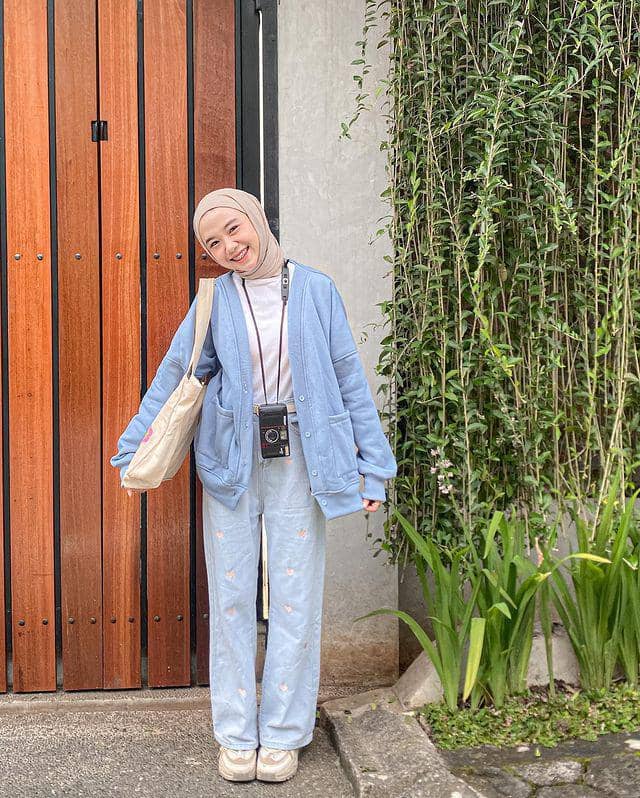 layering outfit ala Ulya Salsabila (instagram.com/ulyaslsss__)