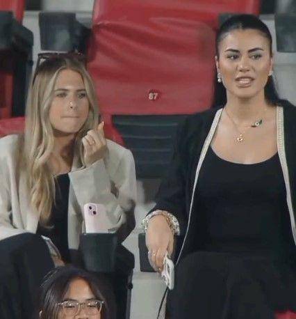 potret WAGs timnas nonton pasangannya (instagram.com/buletinsepakbola.id)