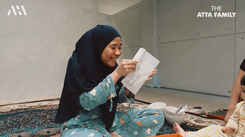 Sus Iroh puluhan sikat gigi (YouTube.com/Atta Halilintar)
