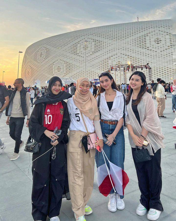 potret WAGs timnas nonton pasangannya (instagram.com/dewivinandita)