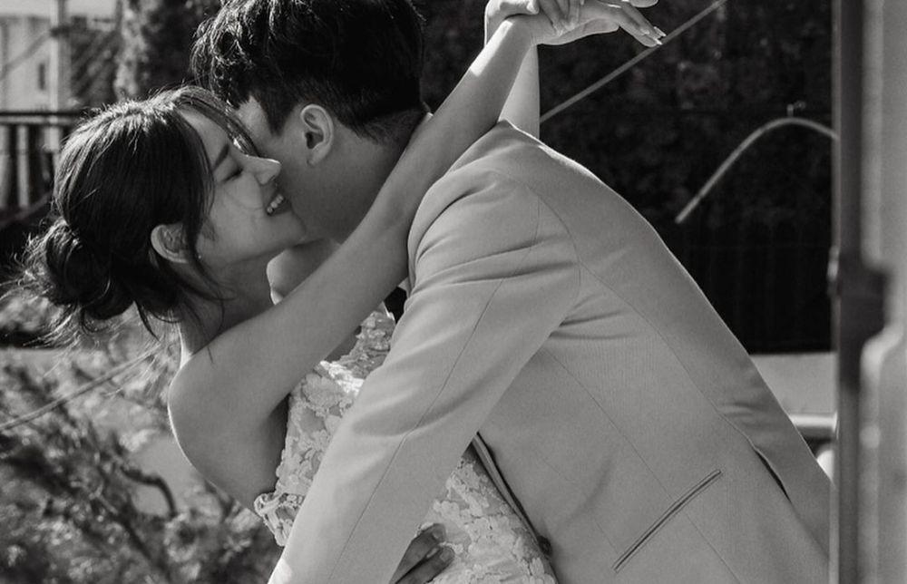 7 Potret Prewedding Yuna eks AOA, Memesona dengan Gaun Pengantin