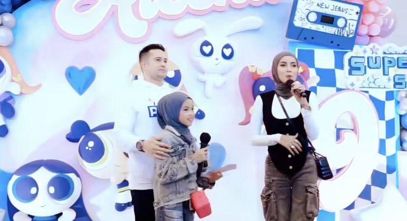 8 Potret Olla Ramlan dan Mantan Suami Kompak Rayakan Ulang Tahun Anak