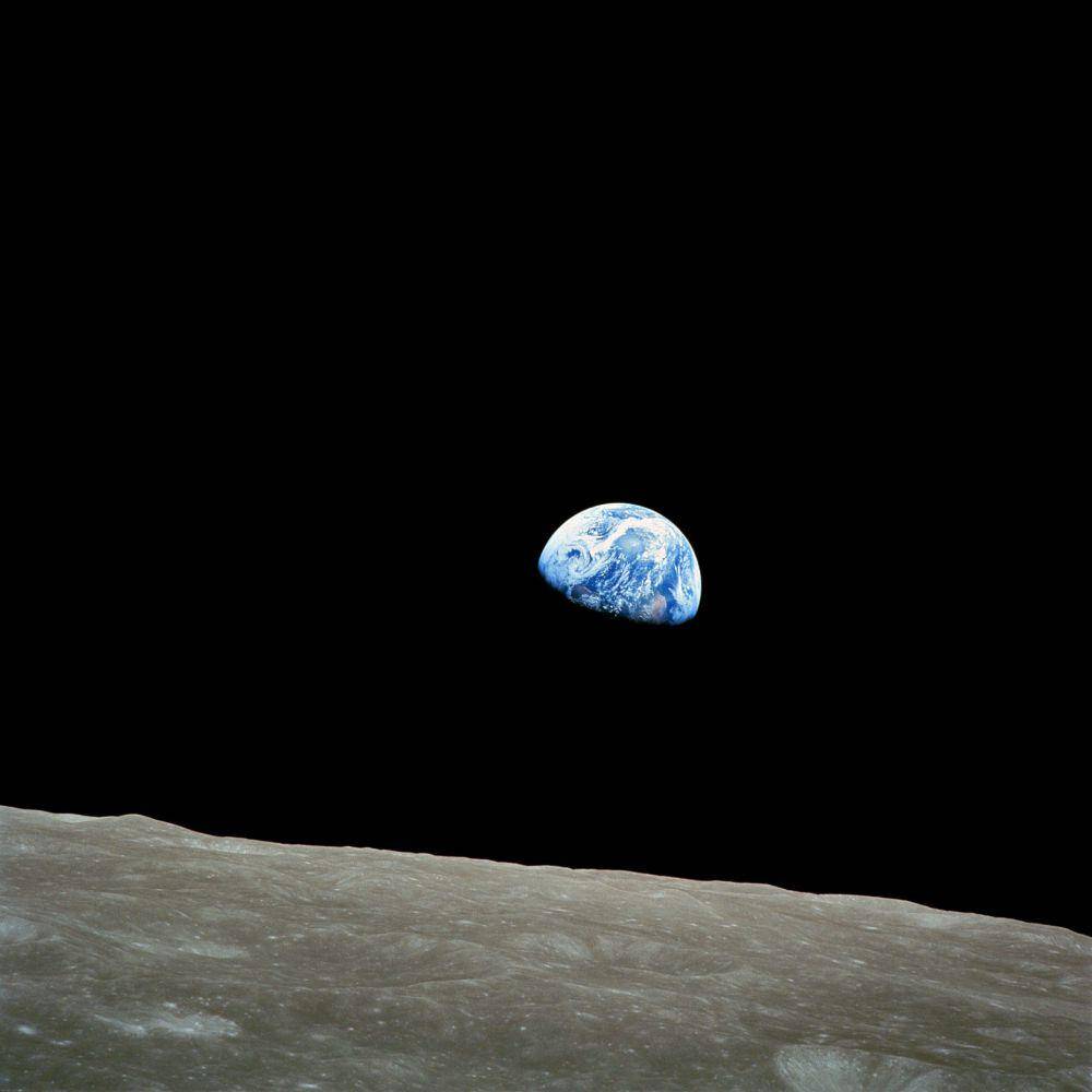 ilustrasi Bulan bergerak menjauh dari Bumi (pixabay.com/WikiImages)