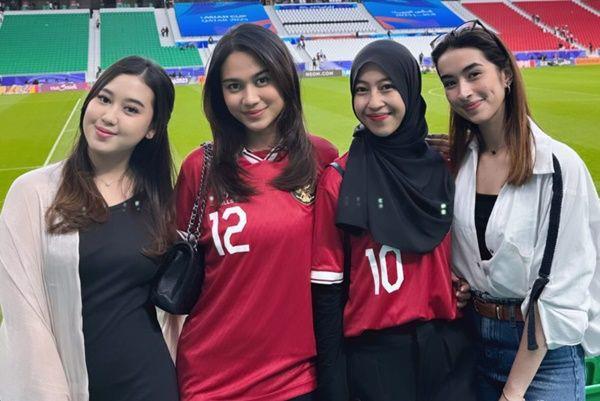 7 Potret WAGs Timnas Indonesia Nonton Pasangannya di Piala Asia 2023
