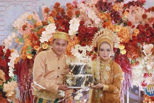 7 Potret Kejutan Ulang Tahun ke-20 Putri DA, Bareng Calon Suami