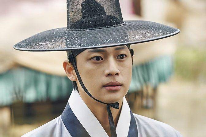 potret Lee Sin Young dalam drakor Captivating The King (dok. tvN)