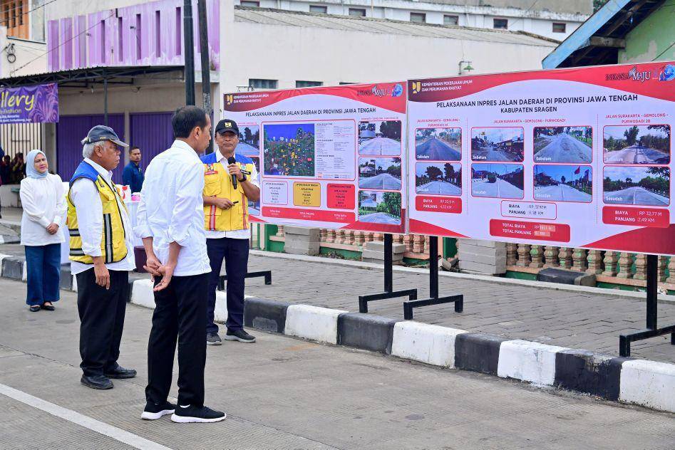 Presiden Jokowi meninjau IJD bersama Menteri PUPR di sepanjang route Sragen (Gemolong) - Grobogan - Blora (dok. Sekretariat Presiden)