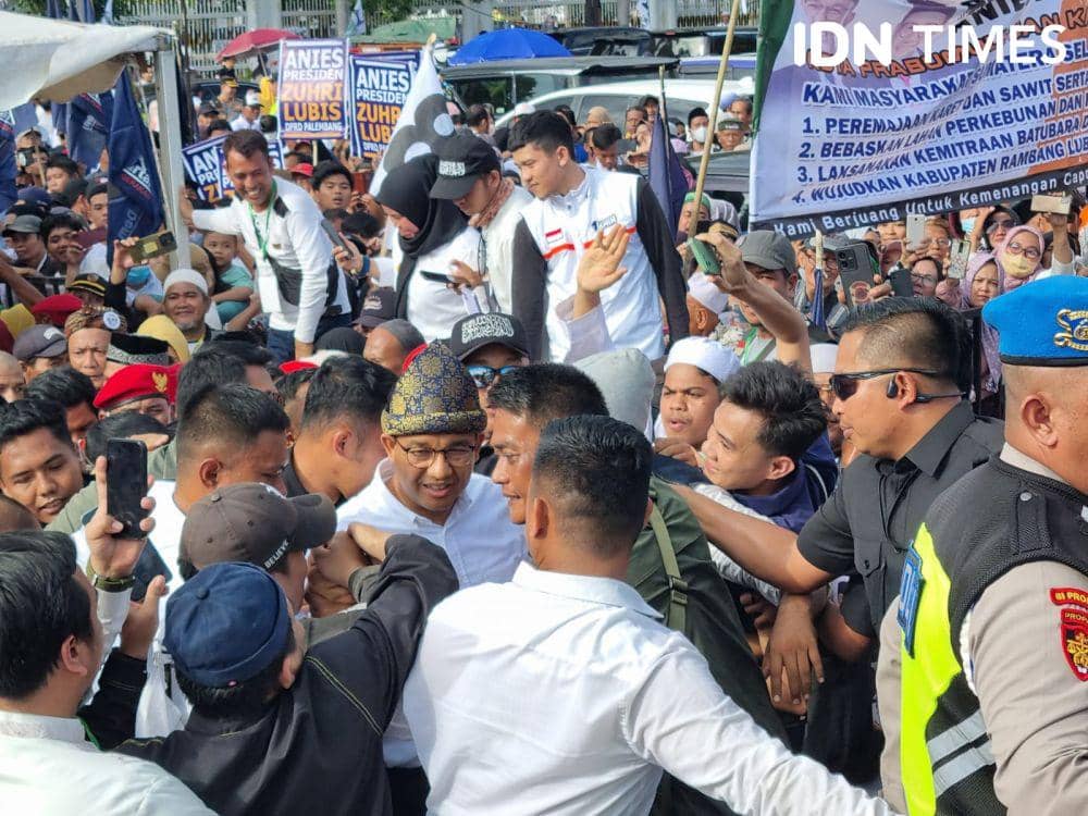 Calon presiden Anies Rasyid Baswedan dalam kampanye akbar di Palembang, Sumsel (IDN Times/Rangga Erfizal)