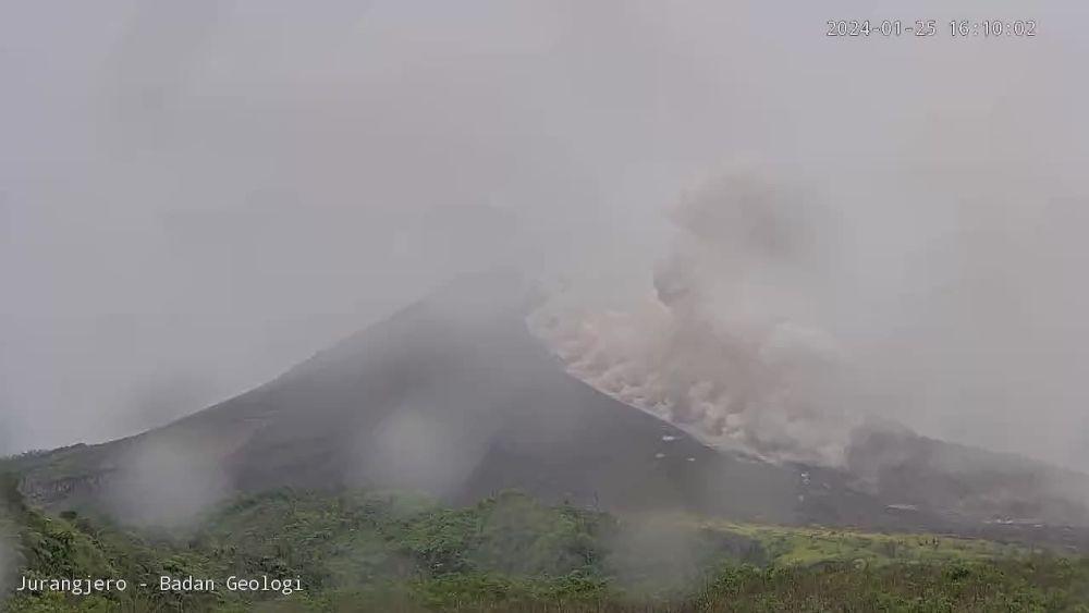 Gunung Merapi Luncurkan Awan Panas Guguran 3 Kali Berturut-turut