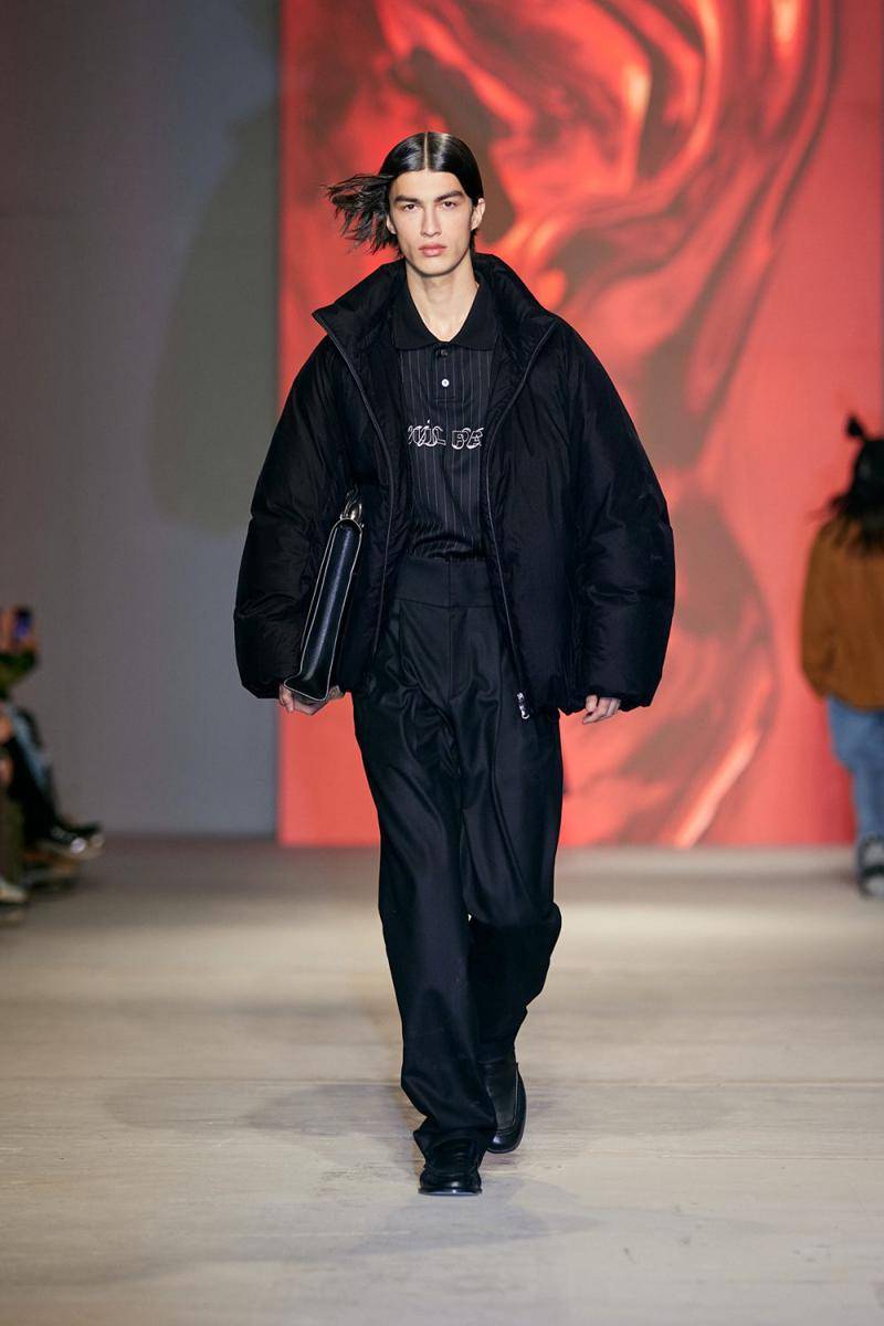 WOOYOUNGMI F/W '24-'25 di Paris Fashion Week 2024 (dok. WOOYOUNGMI)