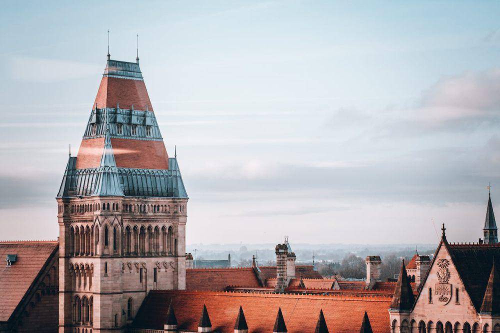 The University of Manchester (pexels.com/Szymon Shields)