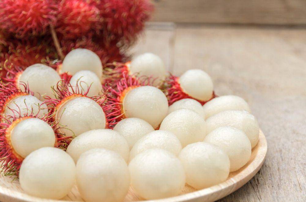 menyimpan rambutan kupas (freepik.com/suksao)