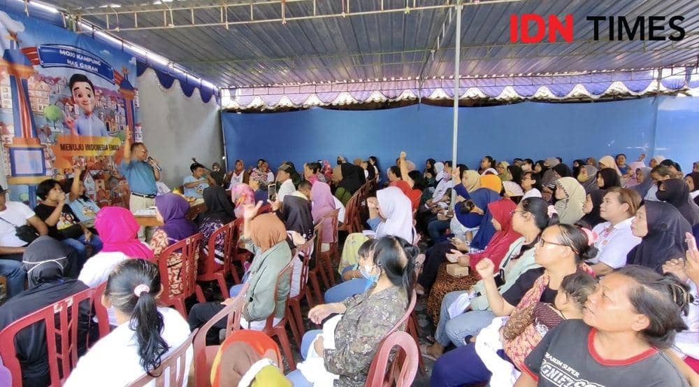 Kampung Mojo Solo Jadi Kampung Gibran, Bagi-bagi Sayur Gratis