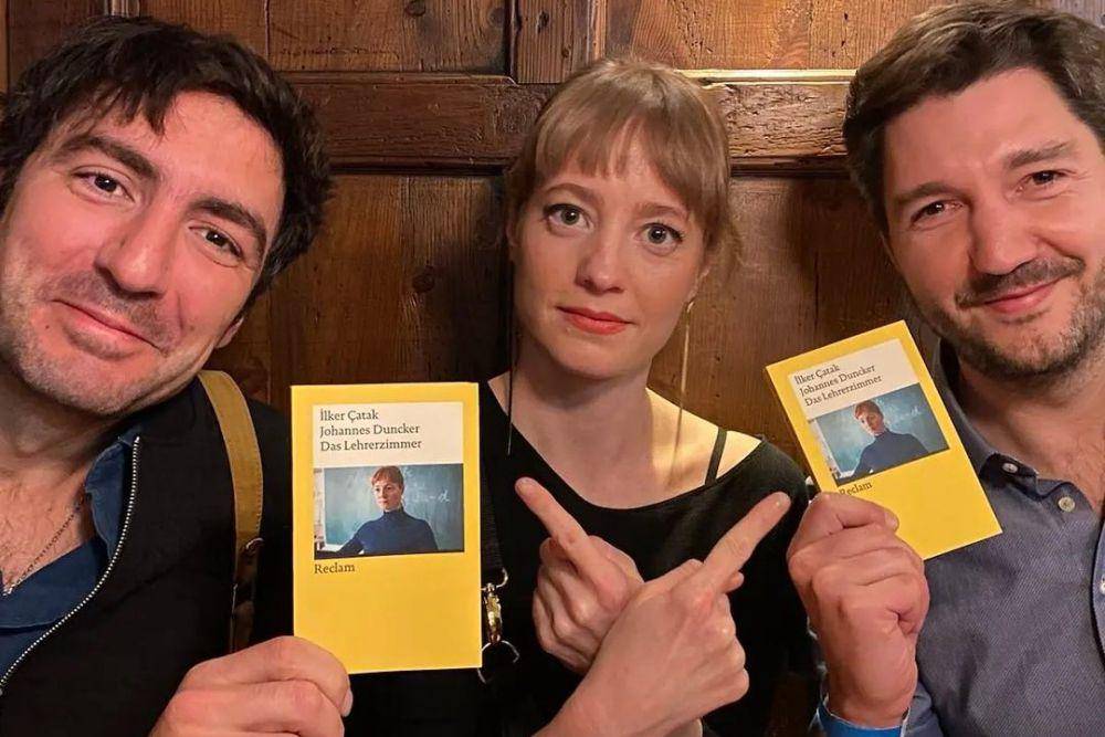 Ilker Catak (kiri) bersama aktris dan penulis naskah The Teacher's Lounge, Leonie Benesch dan Johannes Duncker (instagram.com/ilkercatak)