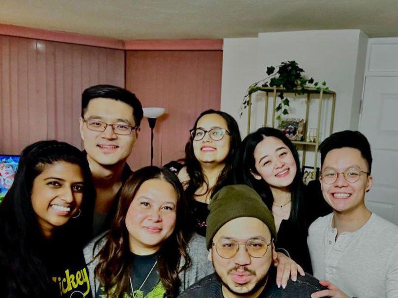 9 Potret Gisela Cindy Party Bareng Sahabat, Hidangkan Menu Indonesia