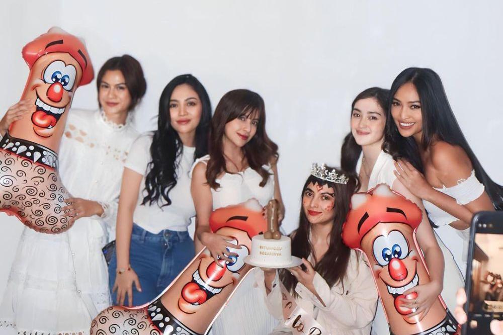Momen Bridal Shower Sarah Keihl dari Sahabat Artis, Manis Walau Cemong