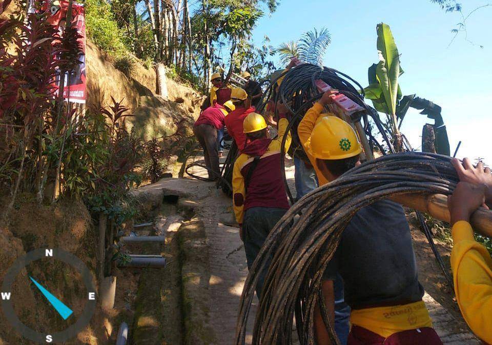 PLN membuka akses listrik 24 jam untuk 2.250 keluarga di 221 desa di Sulawesi Selatan, Sulawesi Tenggara, dan Sulawesi Barat (Sulselrabar) sepanjang tahun 2023. (Dok. PLN Sulselrabar)