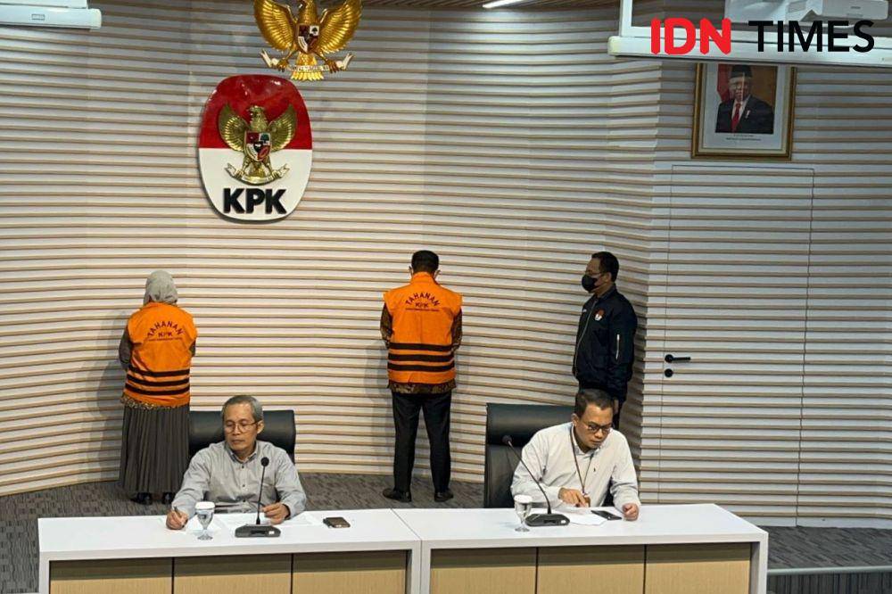 KPK Tahan Politikus Reyna Usman (IDN Times/Aryodamar)