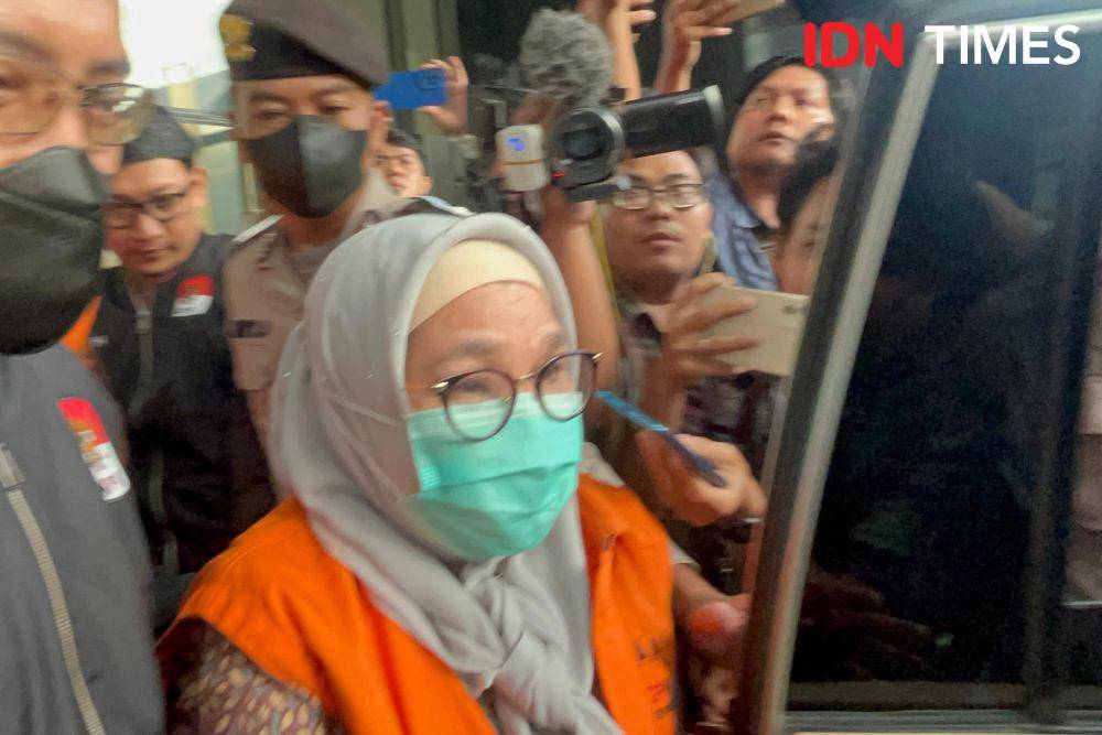 KPK Tahan Politikus Reyna Usman (IDN Times/Aryodamar)