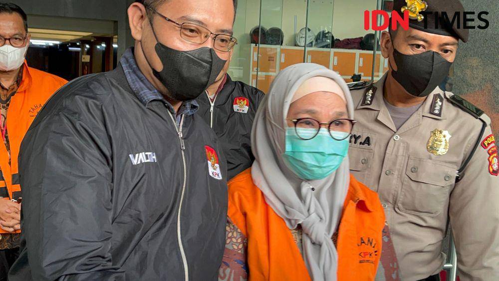 KPK Tahan Politikus Reyna Usman (IDN Times/Aryodamar)