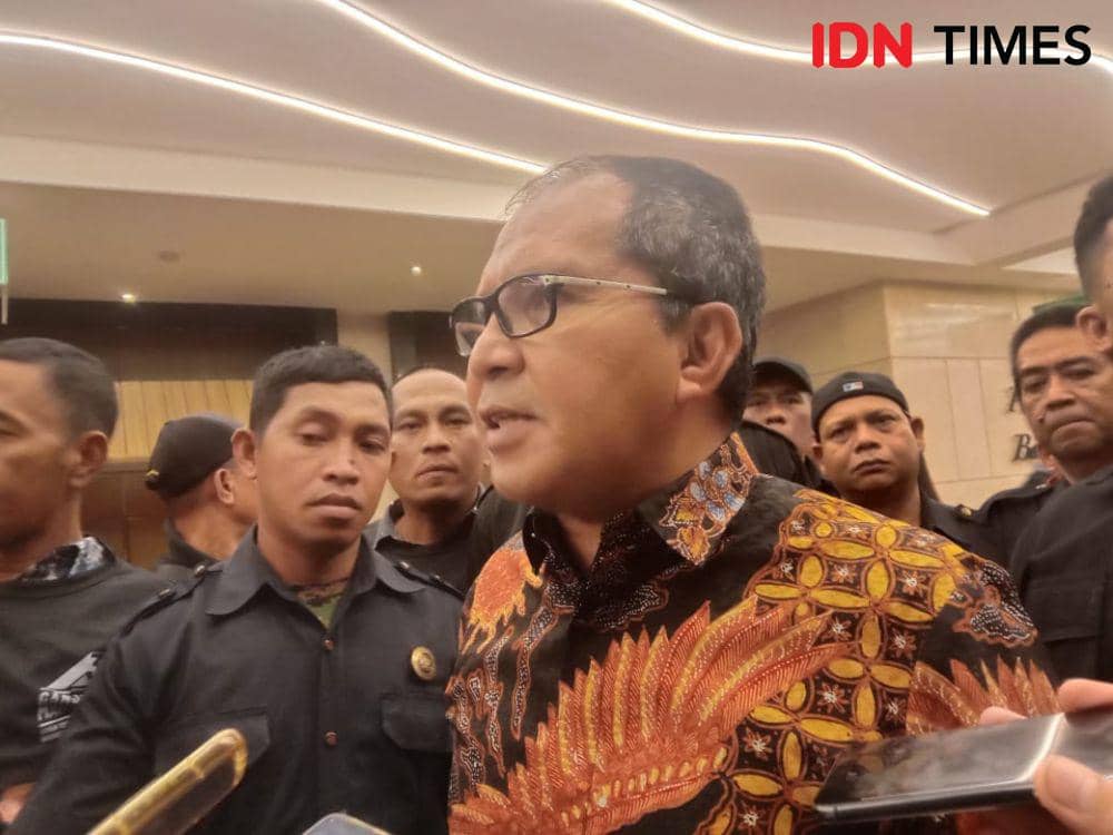 1. Taat partai tapi harus netral