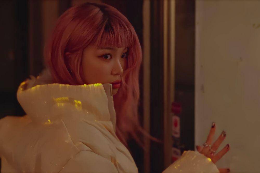 cuplikan Chaewon LE SSERAFIM di EASY trailer 'Good Bones' (youtube.com/HYBE LABELS)